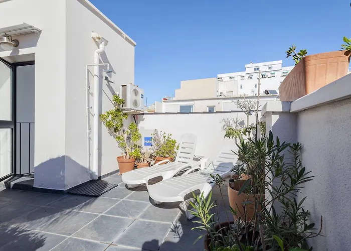 Historic Centre + Rooftop + Parking *